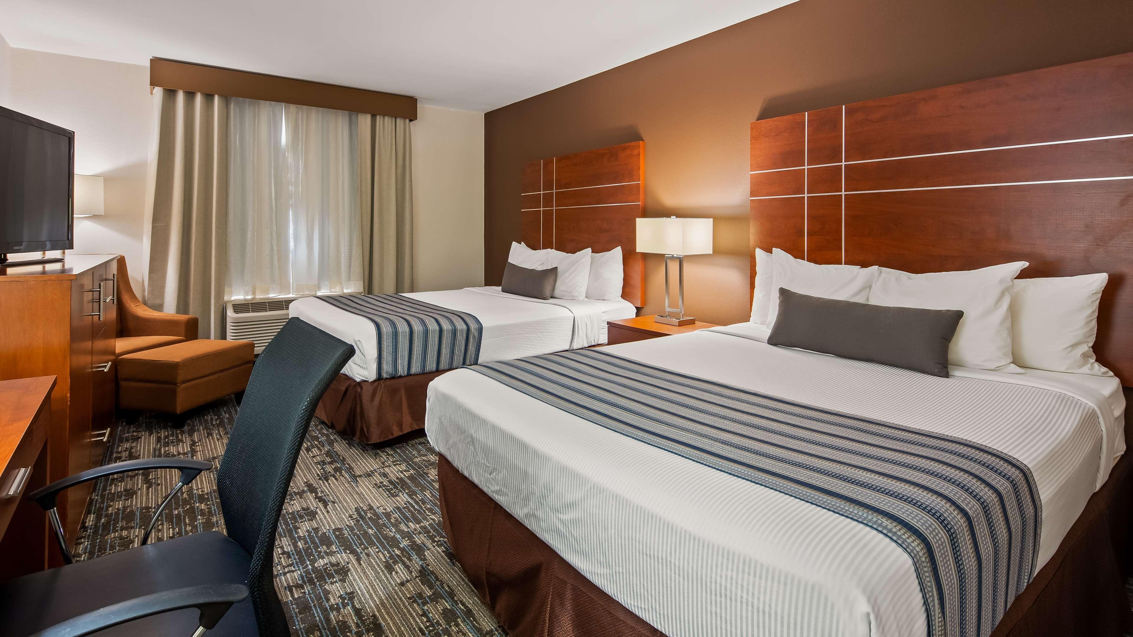 Best Western Plus Wakeeney Inn & Suites Exterior photo