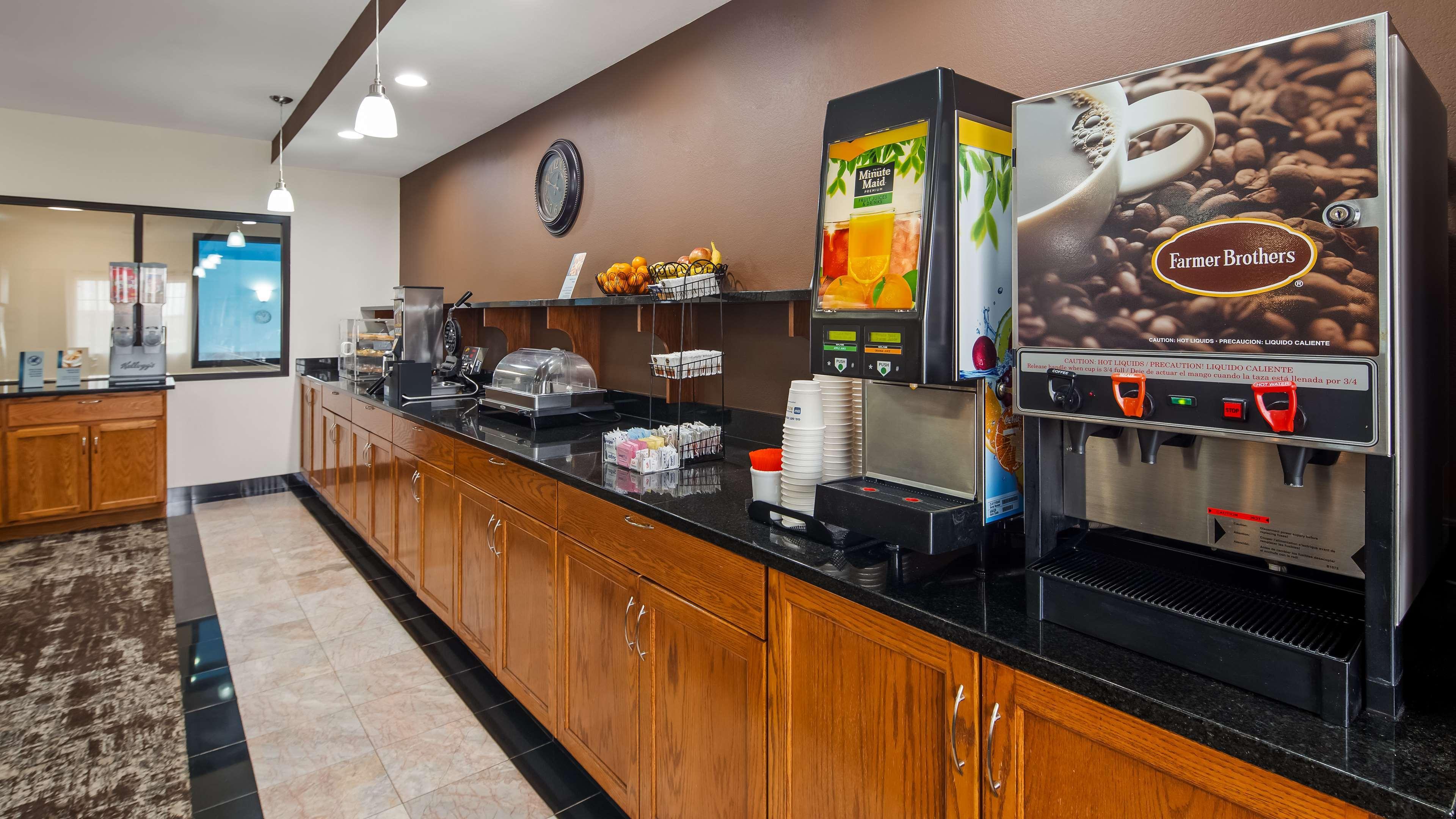 Best Western Plus Wakeeney Inn & Suites Exterior photo