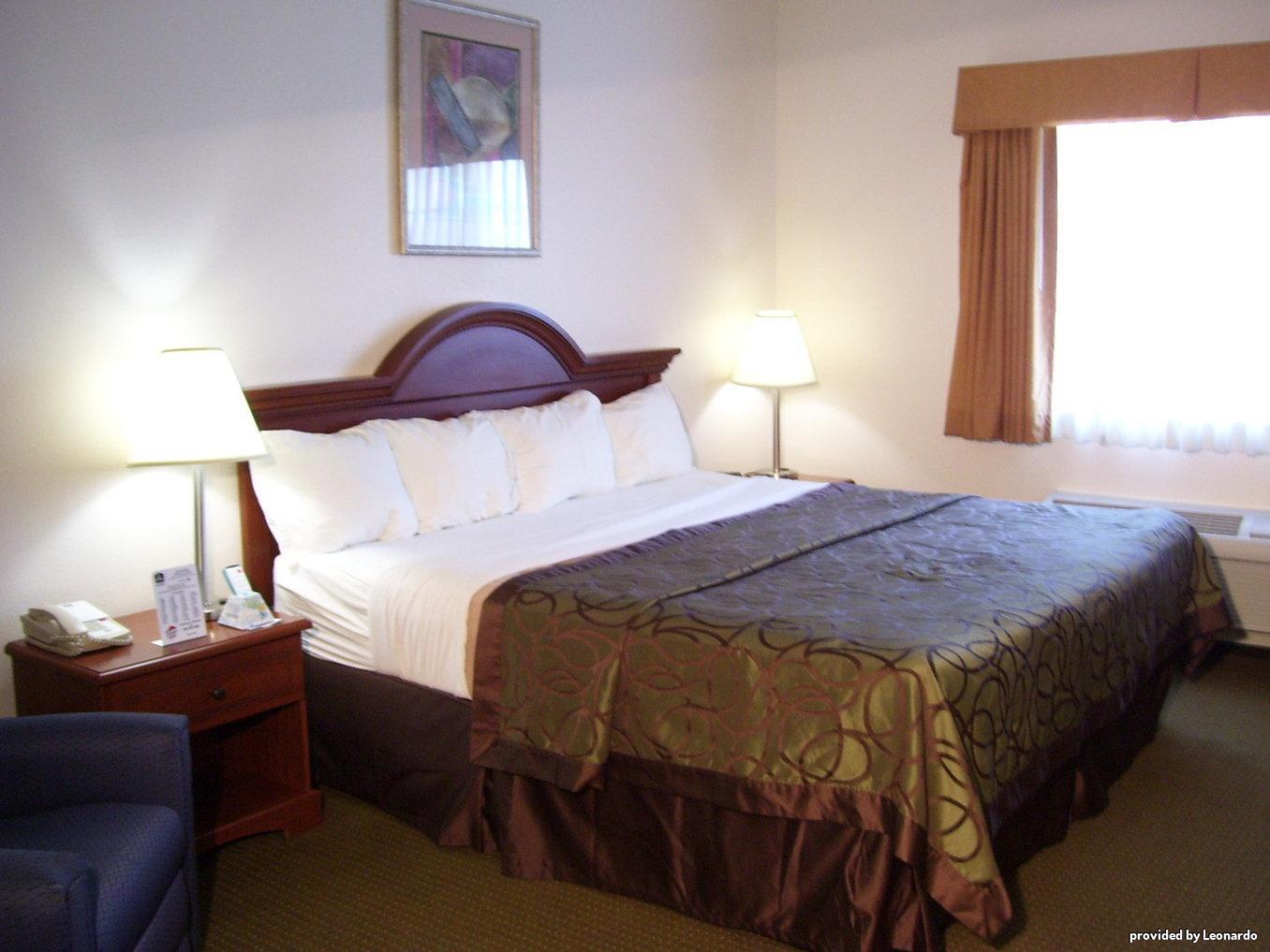 Best Western Plus Wakeeney Inn & Suites Exterior photo