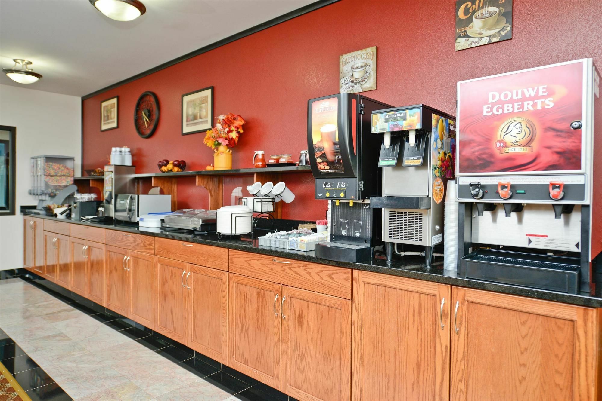 Best Western Plus Wakeeney Inn & Suites Exterior photo