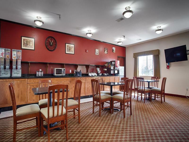 Best Western Plus Wakeeney Inn & Suites Exterior photo