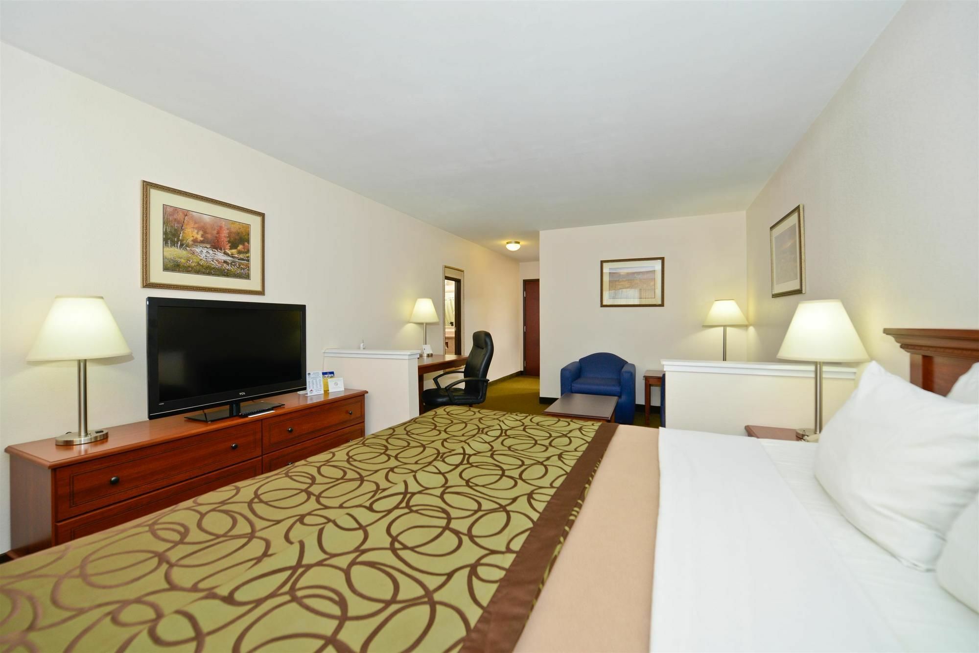 Best Western Plus Wakeeney Inn & Suites Exterior photo