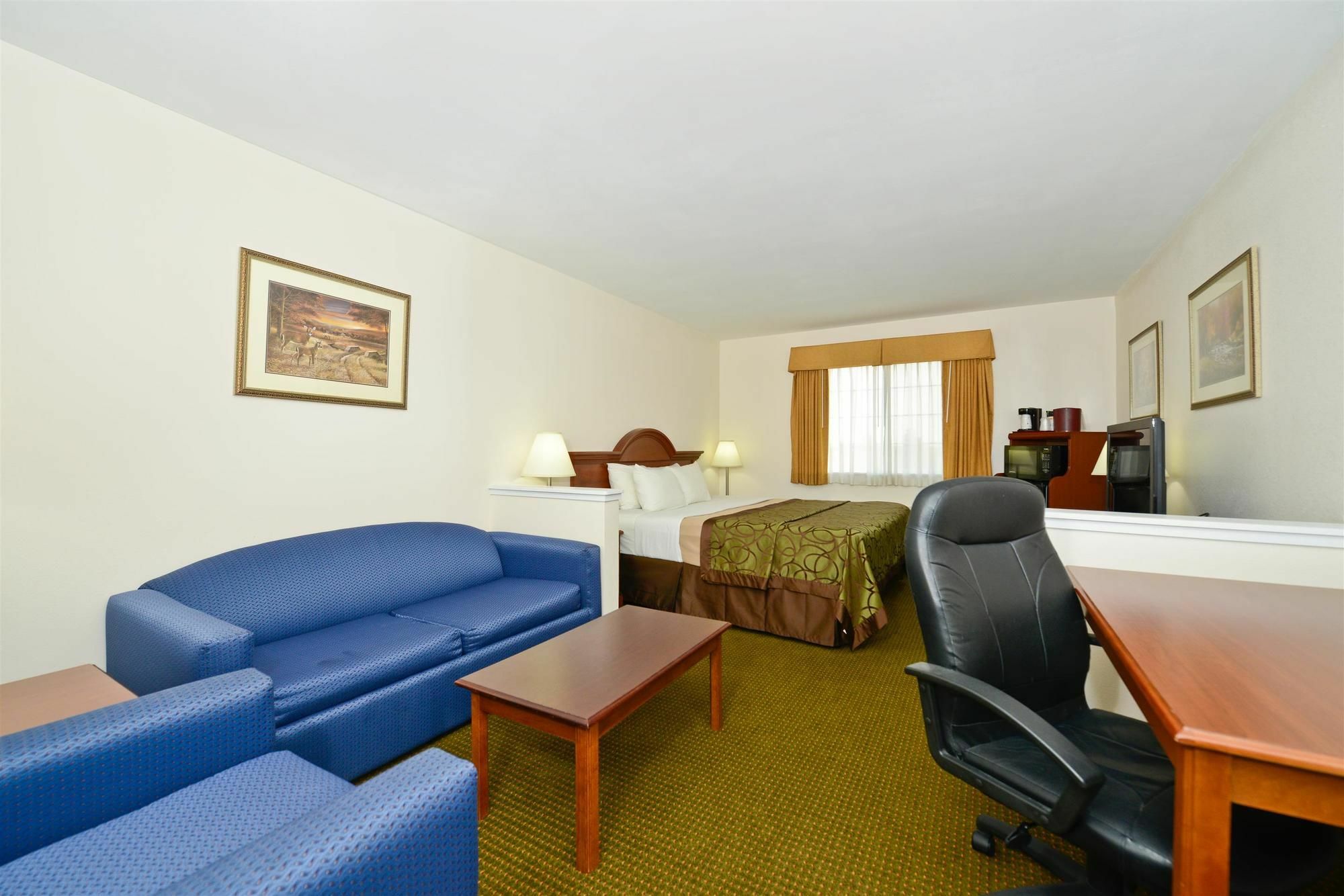 Best Western Plus Wakeeney Inn & Suites Exterior photo