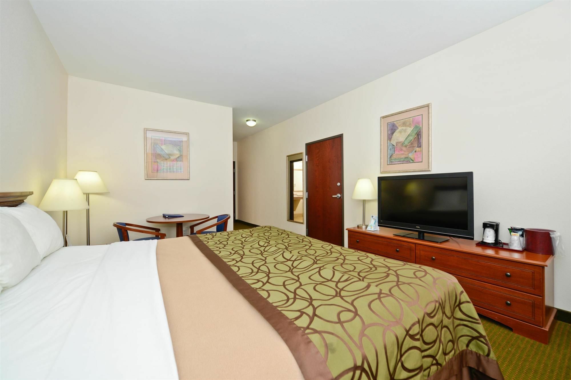 Best Western Plus Wakeeney Inn & Suites Exterior photo