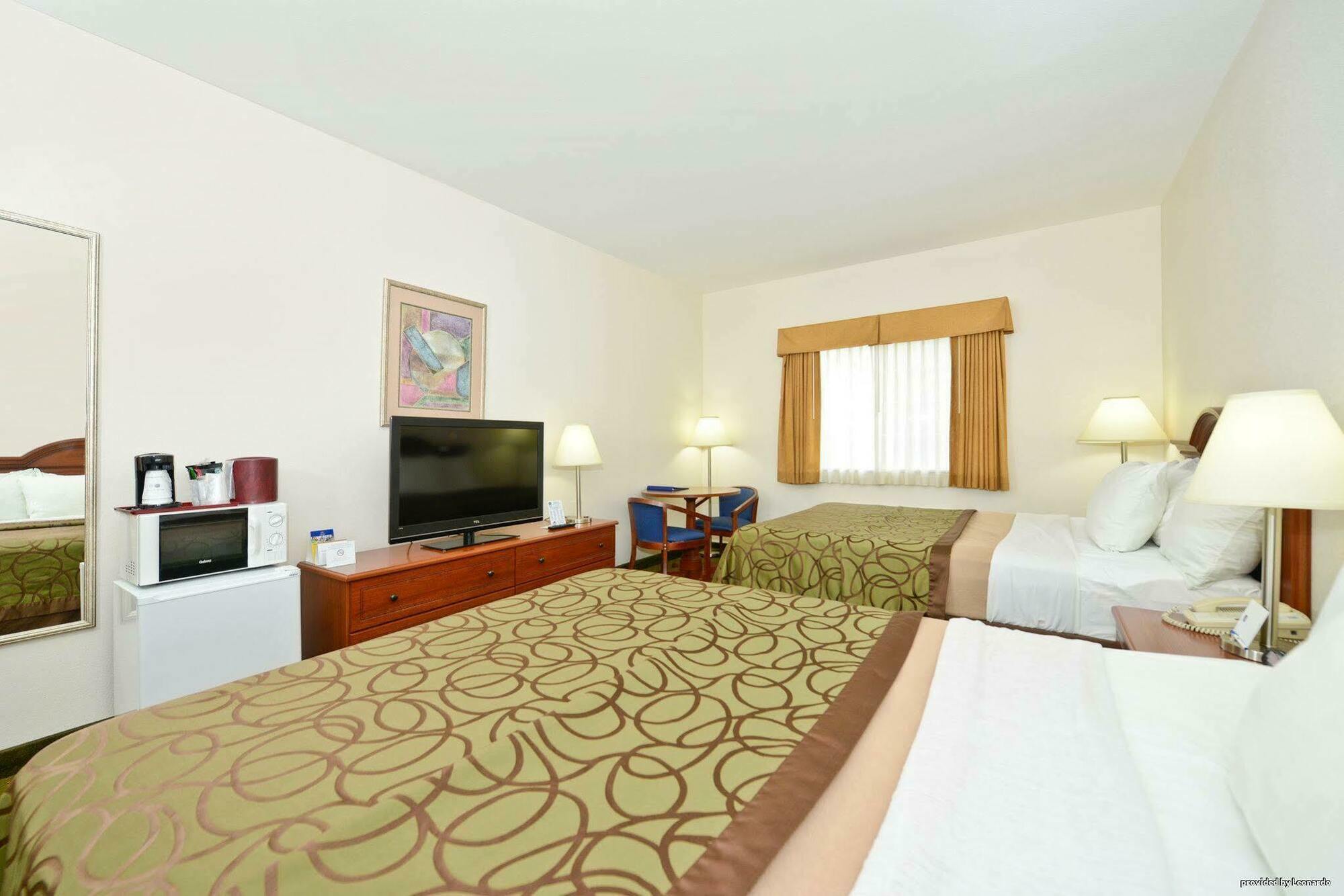 Best Western Plus Wakeeney Inn & Suites Exterior photo