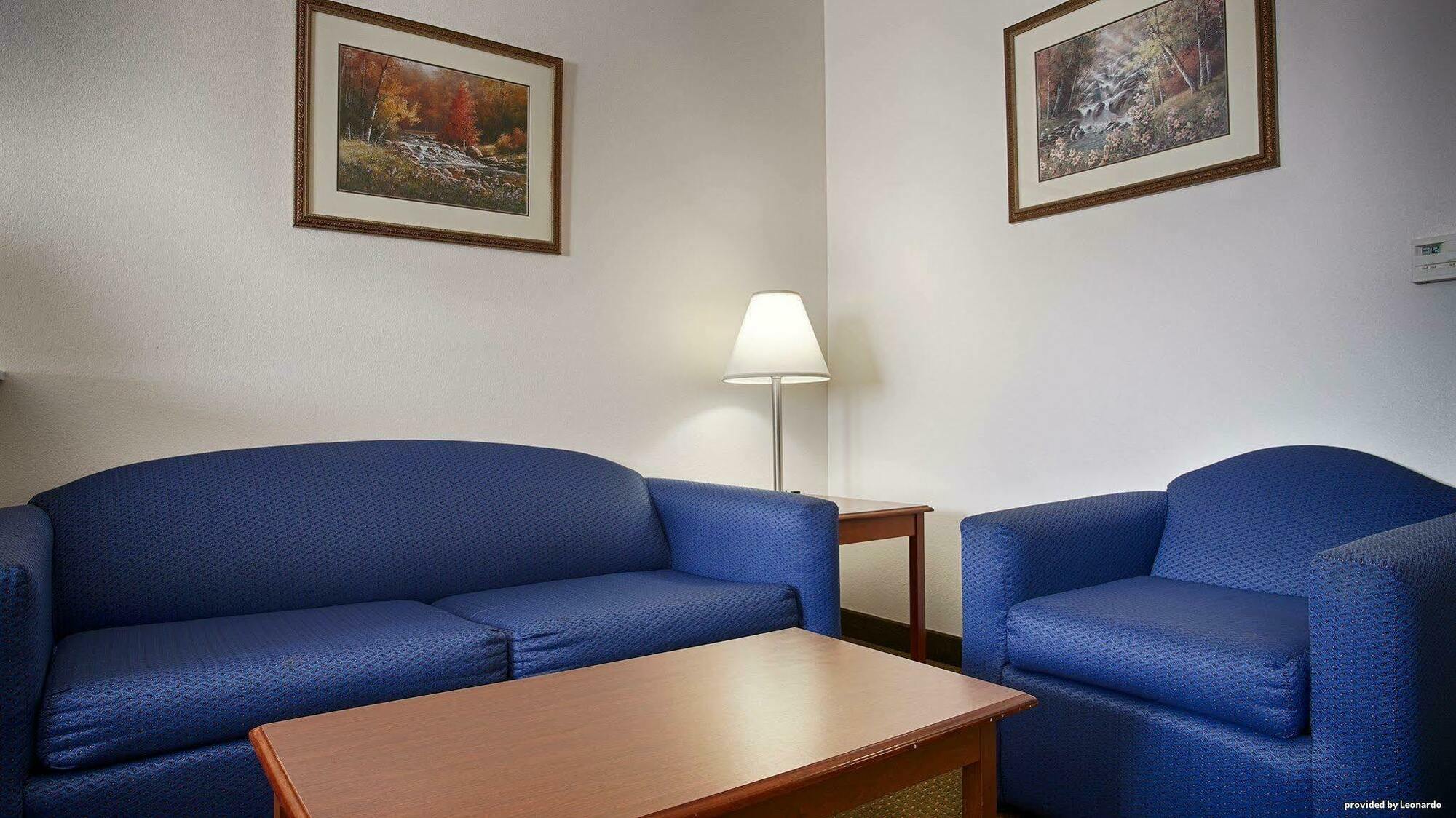 Best Western Plus Wakeeney Inn & Suites Exterior photo